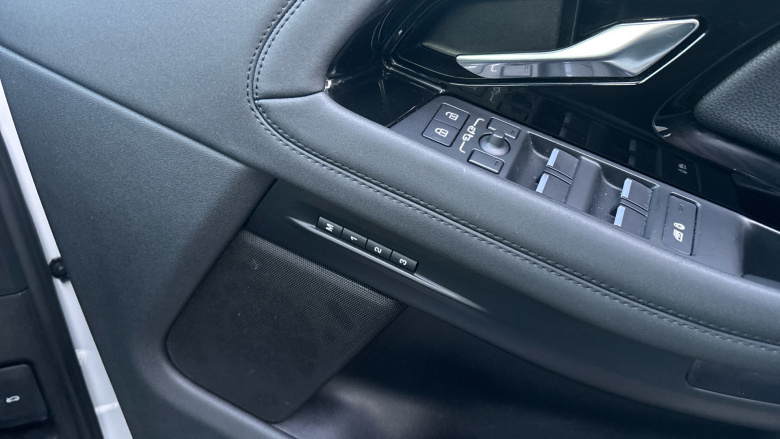 Land Rover Range Rover Evoque 2.0 D200 R-Dynamic SE 5dr Auto Diesel Hatchback